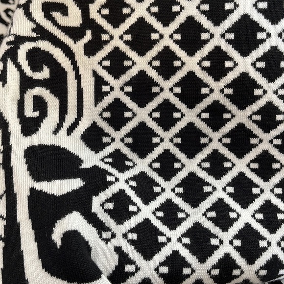 Monochromatic tunic for cold weather - Picture 9 of 9